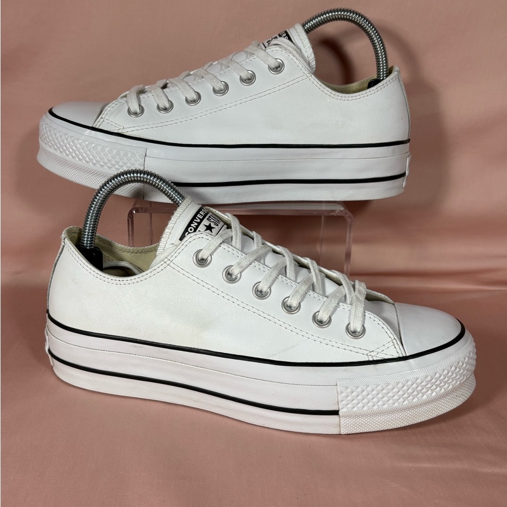 Converse Women's CTAS Lift Platform White Leather Sneakers 561680C Size 8.5
